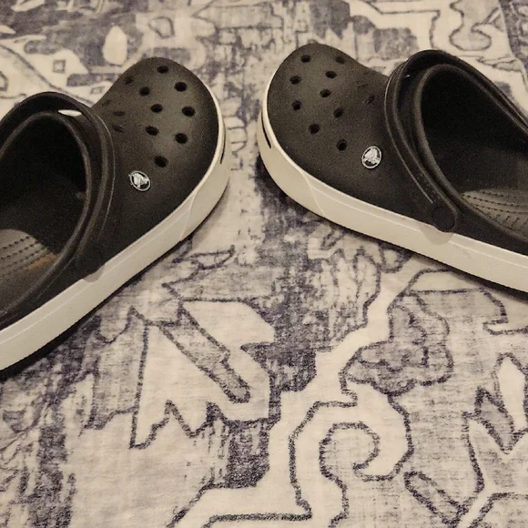 Black Crocs - Picture 3 of 8
